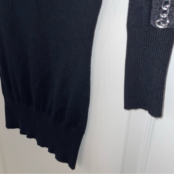 2B BEBE BLACK LONG TOP With Open Chain Link Sleeve Design Size Small - Picture 4 of 8